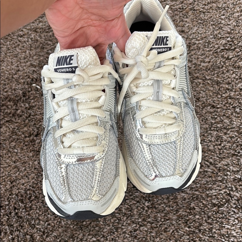 Nike Vomero 5 Silver and White Sneakers